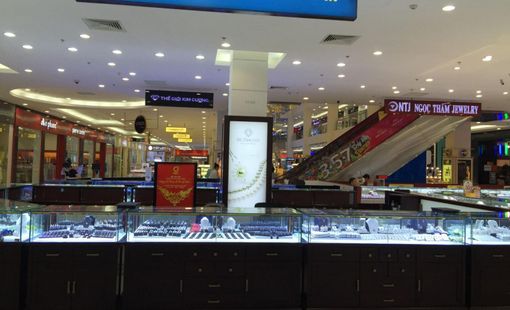 Giá vàng liên tục vượt đỉnh, SJC đang kinh doanh ra sao?