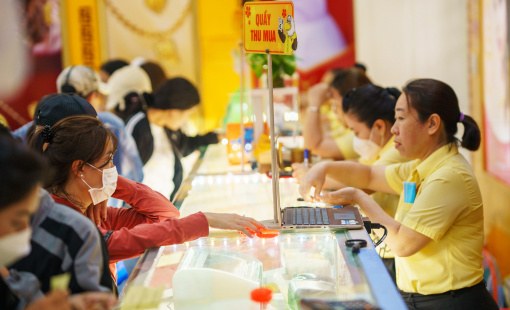 Giá vàng thế giới giảm, vàng trong nước bật tăng trở lại