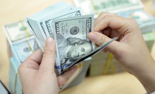 Giá vàng đi ngang, USD tăng kịch trần