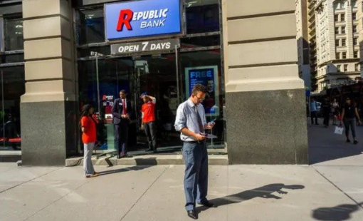 Gánh chịu tác động kép, hàng trăm ngân hàng ở Mỹ đối mặt tình thế khó khăn