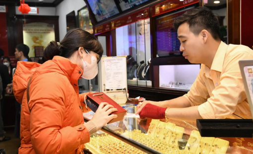 Vàng SJC tăng giá mạnh trước phiên đấu thầu vàng miếng lần thứ 5