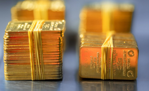 Giá vàng miếng SJC vẫn tăng kỷ lục bất chấp giá vàng thế giới giảm