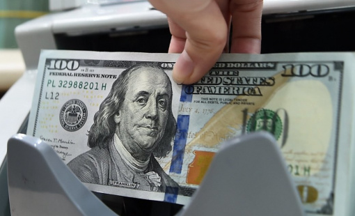 Giá USD tự do vọt tăng, thiết lập đỉnh mới