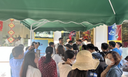 Ngân hàng Nhà nước: Có hiện tượng thuê người xếp hàng mua gom vàng