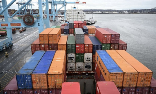 Giá cước vận tải biển tăng chóng mặt từng ngày, "cơn ác mộng" nghẽn cảng thời COVID đang quay trở lại khiến nhiều doanh nghiệp lao đao