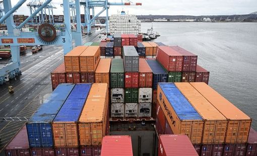 Giá cước vận tải biển tăng chóng mặt từng ngày, "cơn ác mộng" nghẽn cảng thời COVID đang quay trở lại khiến nhiều doanh nghiệp lao đao
