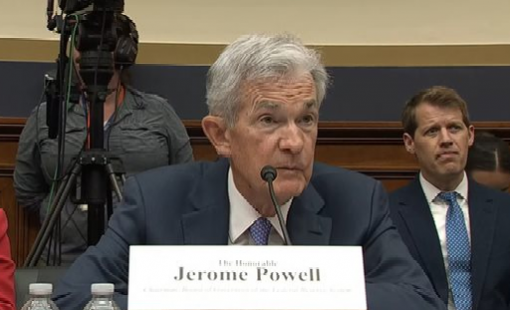Chủ tịch Powell bất ngờ tuyên bố FED sẽ hạ lãi suất mà không cần lạm phát về mốc mục tiêu 2%