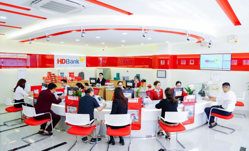 Cổ phiếu HDB neo đỉnh lịch sử trong ngày chốt danh sách trả cổ tức bằng tiền mặt