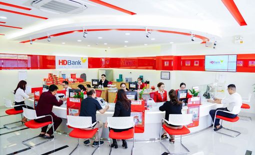 Cổ phiếu HDB neo đỉnh lịch sử trong ngày chốt danh sách trả cổ tức bằng tiền mặt
