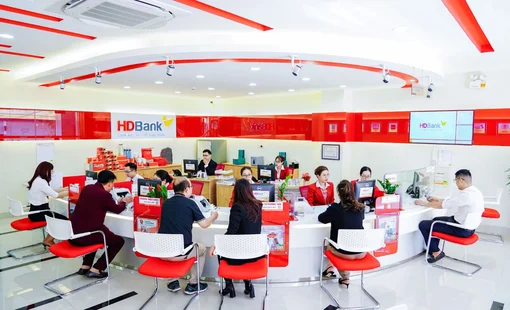 Cổ phiếu HDB neo đỉnh lịch sử trong ngày chốt danh sách trả cổ tức bằng tiền mặt