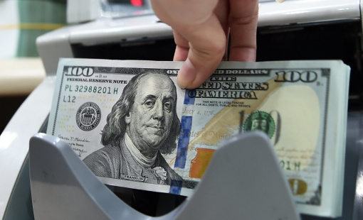 Ngân hàng giảm mạnh giá mua USD, giá vàng nhẫn bật tăng trở lại