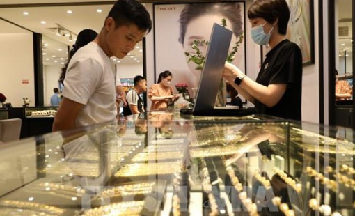 Giá vàng xác lập mức cao kỷ lục mới trong chiều 17/7