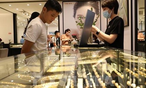 Giá vàng xác lập mức cao kỷ lục mới trong chiều 17/7