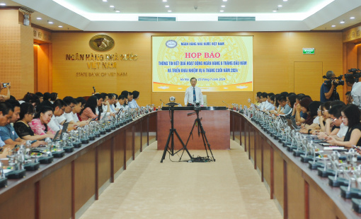 VND mất giá 4,4%, tỷ lệ nợ xấu có xu hướng tăng