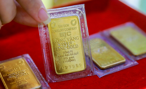 Giá vàng SJC đi ngang bất chấp vàng thế giới giảm mạnh