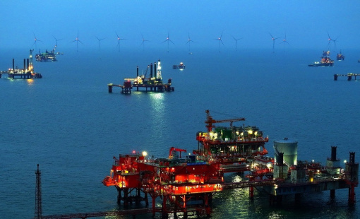 Châu Á: Dầu giảm nhẹ, giá vàng tăng, chứng khoán biến động trái chiều