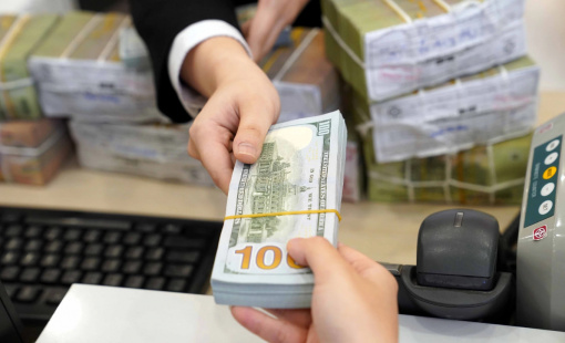 Tỷ giá USD/VND tại các ngân hàng tiếp tục giảm nhưng vẫn kịch trần