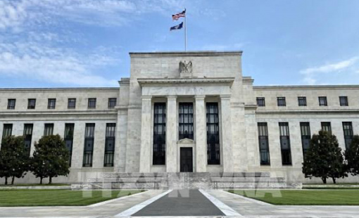 Fed giữ nguyên lãi suất lần thứ 8 liên tiếp