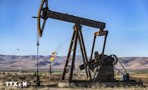 Giá dầu thế giới tăng khoảng 3% do căng thẳng leo thang ở Trung Đông