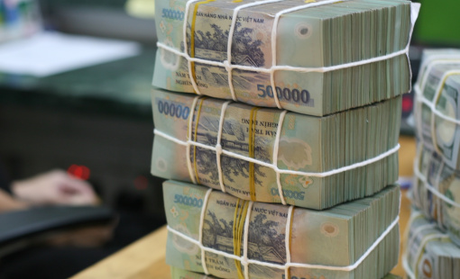 Lãi, phí phải thu tăng cao ở nhiều ngân hàng