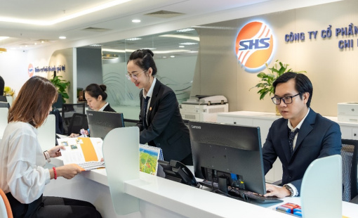 SHS lọt Top 50 Công ty Đại chúng uy tín và hiệu quả