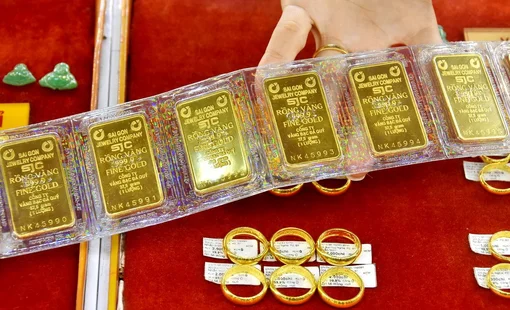 Giá vàng miếng SJC vọt tăng theo đà thế giới