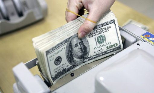 Giá USD ngân hàng tăng, thị trường tự do giảm mạnh