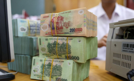 Lãi suất gửi tiền kỳ hạn dài đã cán mốc 6,9%-7,4%/năm