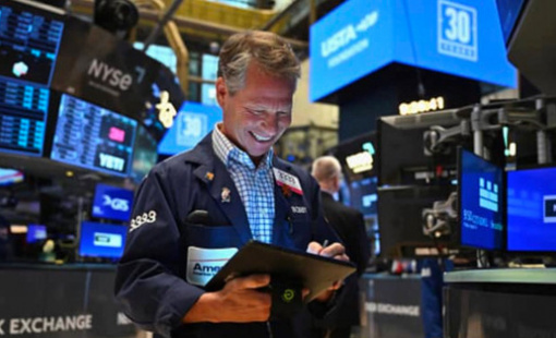 Chứng khoán Mỹ “xanh mướt”, Dow Jones tăng hơn 450 điểm sau khi Chủ tịch Fed Jerome Powell tuyên bố đã đến lúc cắt giảm lãi suất