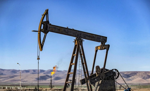 Giá dầu thế giới tăng vọt 3% do gián đoạn nguồn cung ở Libya