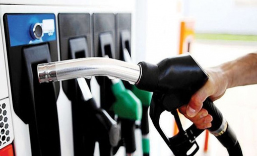 Giá xăng giảm, RON 95 sát mốc 21.000 đồng/lít