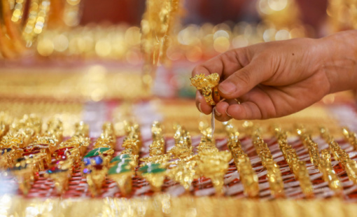 Giá vàng thế giới bất ngờ quay đầu tăng vọt