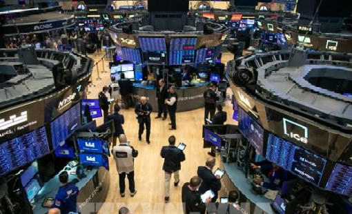 Một tháng nhiều thăng trầm với chứng khoán Mỹ