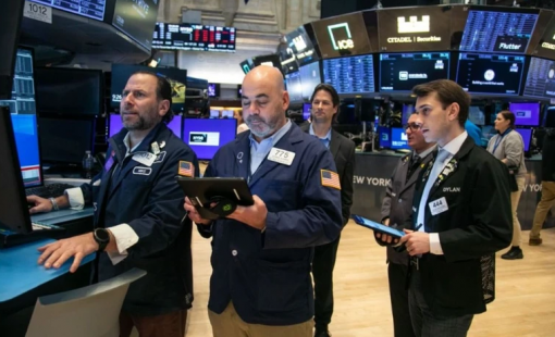 Mối lo suy thoái và bất ổn chính trị nhấn chìm thị trường toàn cầu