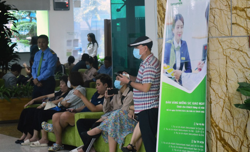 Từ hôm nay, khách hàng phải chờ 3 ngày mới mua được vàng miếng SJC ở Vietcombank