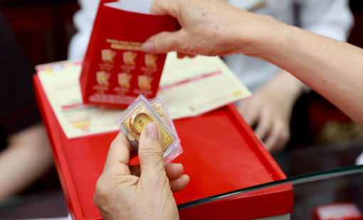 Giá vàng nhẫn vượt 79 triệu đồng mỗi lượng, tỷ giá chưa dứt đà giảm