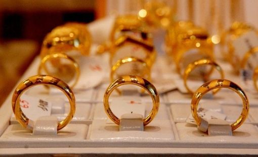 Chưa dứt đà tăng, giá vàng nhẫn áp sát vàng miếng