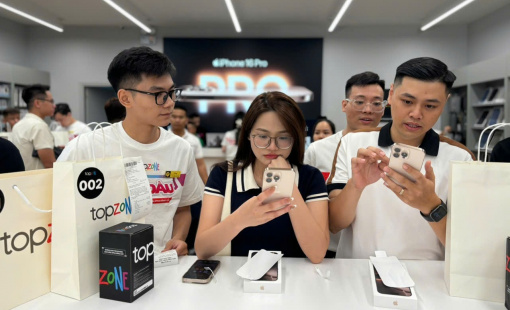 Tín đồ Táo khuyết thức đêm chờ "đập hộp" iPhone 16