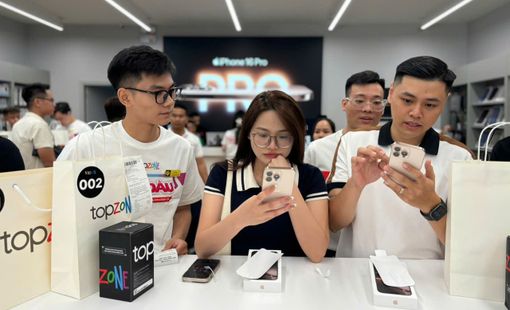 Tín đồ Táo khuyết thức đêm chờ "đập hộp" iPhone 16