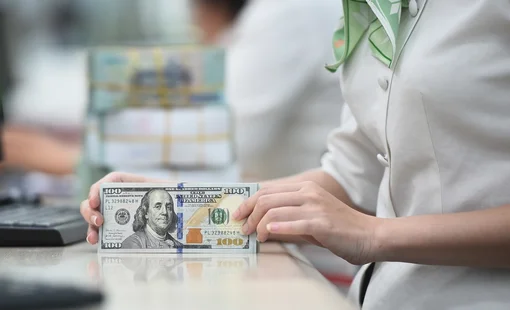 Tỷ giá đột ngột giảm sâu dưới mốc 25.000 VND/USD