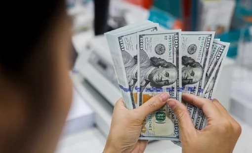 Tỷ giá đảo chiều tăng, giá vàng SJC giảm theo thế giới