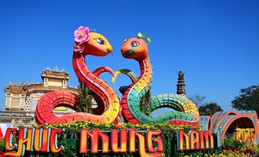 Các mô hình “linh vật rắn” năm Ất Tỵ 2025