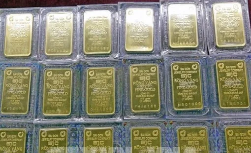 Giá vàng châu Á tiến sát mức cao nhất trong ba tuần