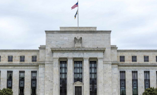 FED giữ nguyên lãi suất, bất chấp sức ép từ Nhà Trắng