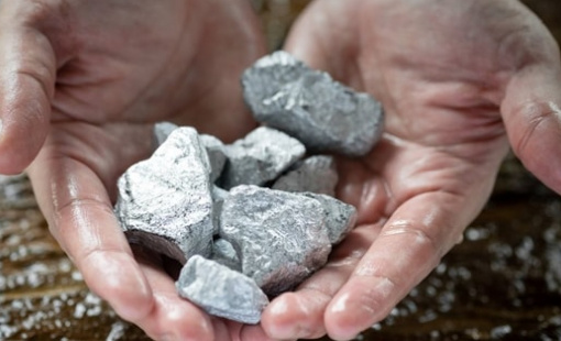 Một nhóm cổ phiếu bất ngờ "dậy sóng", hàng loạt mã tăng kịch trần sau thông báo quan trọng từ Trung Quốc