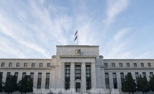 Fed cảnh báo nguy cơ “đi trên dây” giữa kiềm chế lạm phát và hỗ trợ việc làm
