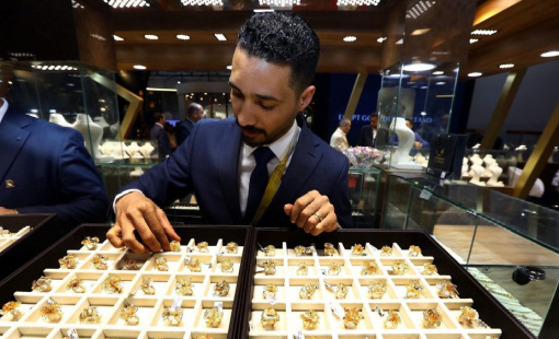 Giá vàng thế giới giảm mạnh nhất trong năm, “bốc hơi” hơn 5%