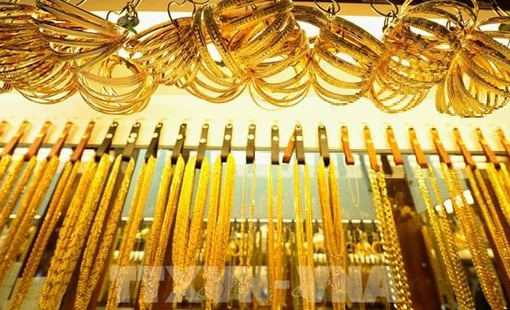 Áp lực bán tháo đẩy giá vàng thế giới về vùng đáy 3 tuần