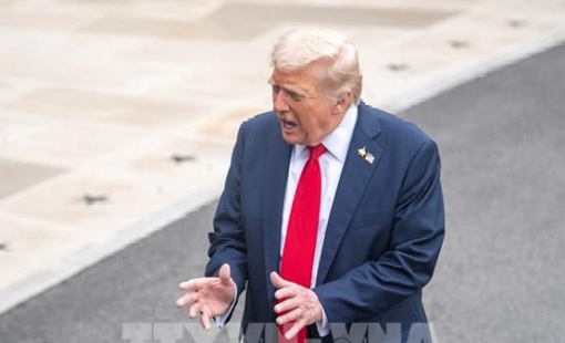 Tổng thống Mỹ không hài lòng vì Fed chậm hạ lãi suất