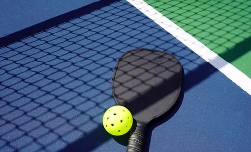 Một doanh nghiệp trên sàn chứng khoán đang thu tiền mỗi ngày từ sân Pickleball